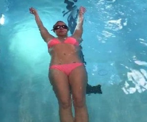 Britney demostró que también sabe nadar