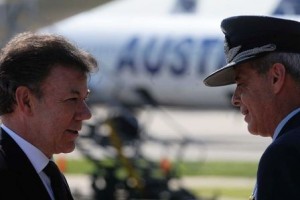 El presidente Juan Manuel Santos analiza la propuesta