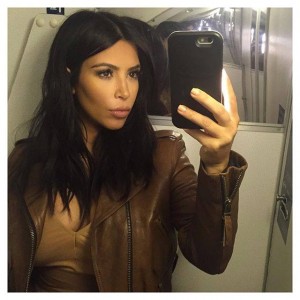 Kim Kardashian es conocida por su adicción a las selfies