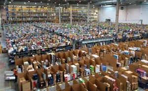 Los enormes almacenes de Amazon no se detienen