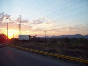 La Autopista Regional del Centro comunica a Caracas y Valencia