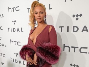 El pronunciado escote de Beyoncé en el evento de TIDAL