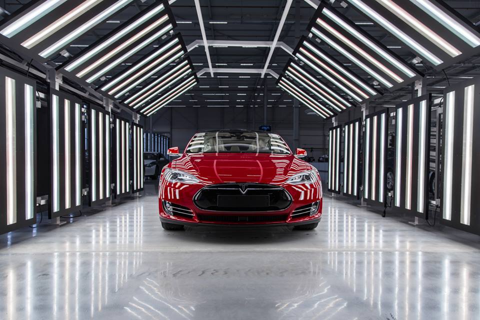 Tesla ya maneja un software de conducción autónoma