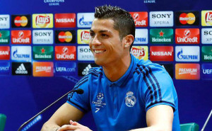 Cristiano Ronaldo en la rueda de prensa de la que se marchó indignado