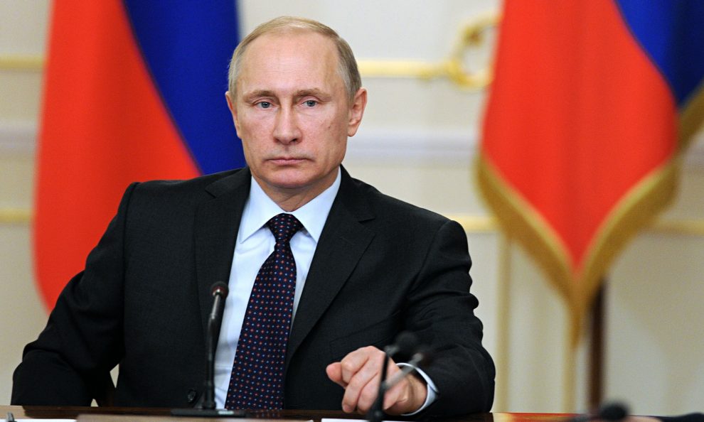 Gobierno ruso firma un decreto para regular las transacciones y movimientos de dinero