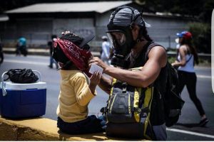 Capriles pide más acción en las calles