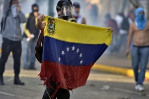 Maduro prohíbe protestas y MUD ignora ordenanza y anuncia agenda