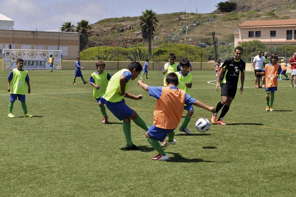 Yammine - Niños jugando futbol
