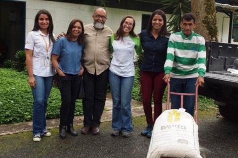 Mauro Libi - Fundacion Mi Avena dona alimentos para animales de zoologicos