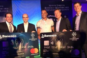 Miguel Angel Marcano Banesco Panama presento tarjetas de credito de la UEFA Champions League