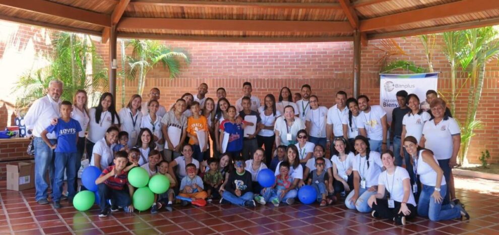 Voluntariado de Banplus visita casa hogar Caraballeda Responsabilidad Social Corporativa