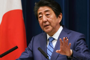 Shinzo Abe renuncia a su cargo por motivos de salud