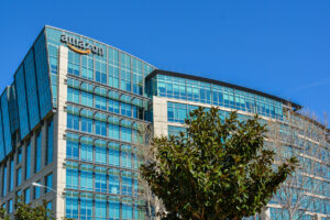 Amazon da trabajo fijo a 125.000 empleados
