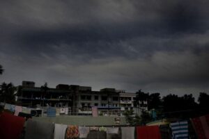 En Bangladés prevén movilizar a otros lugares a por lo menos 2,2 millones de personas