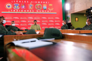 Maduro entrega plan de protección de la frontera a la FANB