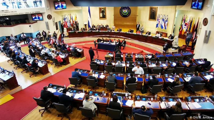 Congreso de El Salvador aprueba ley de emergencia por el Covid-19