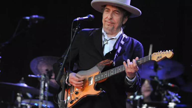Bob Dylan presentó su nuevo álbum Rough and Rowdy Ways