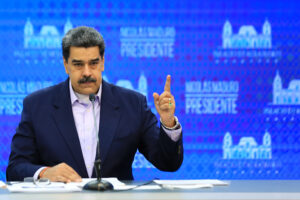 Maduro informó sobre un Decreto Presidencial que impulse el diálogo nacional a sirvió de cómplice en incursión armada de mayo