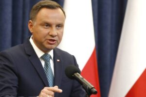 Polonia podría prohibir la adopción por parte de parejas gays