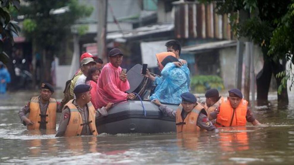 Inundaciones en Indonesia dejan 29 muertos