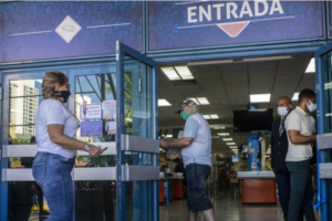 Tiendas comercializadoras en monedas extranjeras fueron abiertas en Cuba
