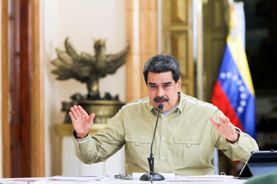 Maduro afirmó que el CNE convocó a los comisionados internacionales a las elecciones del 6-D