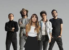 El grupo colombiano y la española ya habían cantando previamente en "Presiento", un tema que lanzaron en abril de 2019