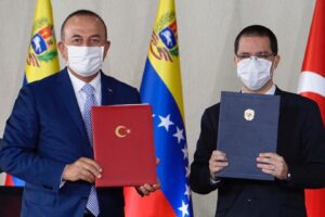 Venezuela y Turquía firman convenios en áreas de salud, vivienda y cultura