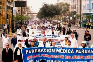 Médicos de Perú inician huelga de 48 horas