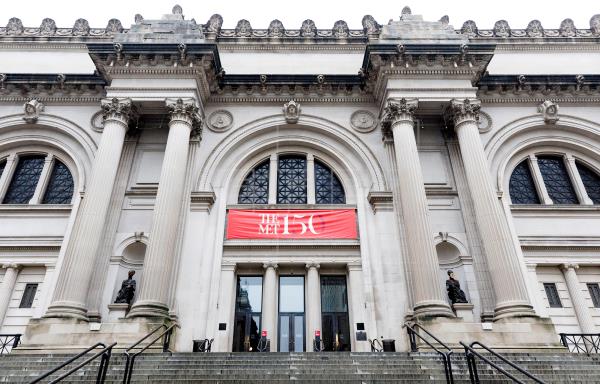 El Museo Metropolitano de Nueva York (Met) anunció que abrirá sus puertas el 29 de agosto para ofrecer al público su exposición “Making The Met, 1870-2020”, con la cual celebrarán su aniversario 150; por su parte, el Museo de Historia Natural de Nueva York, comenzará a trabajar desde el 8 de septiembre.
