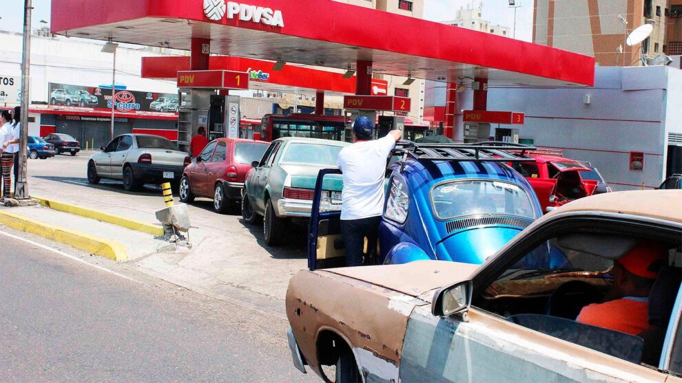 Escasez de gasolina vuelve a presentarse en el territorio nacional