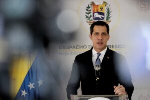 Premio de La Libertad de la Faes le fue otorgado a Juan Guaidópara repudiar el “fraude electoral”