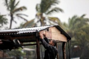 Ciudadanos de las costas nicaragüense fueron trasladados a otras zonas tras la llegada del huracán Eta