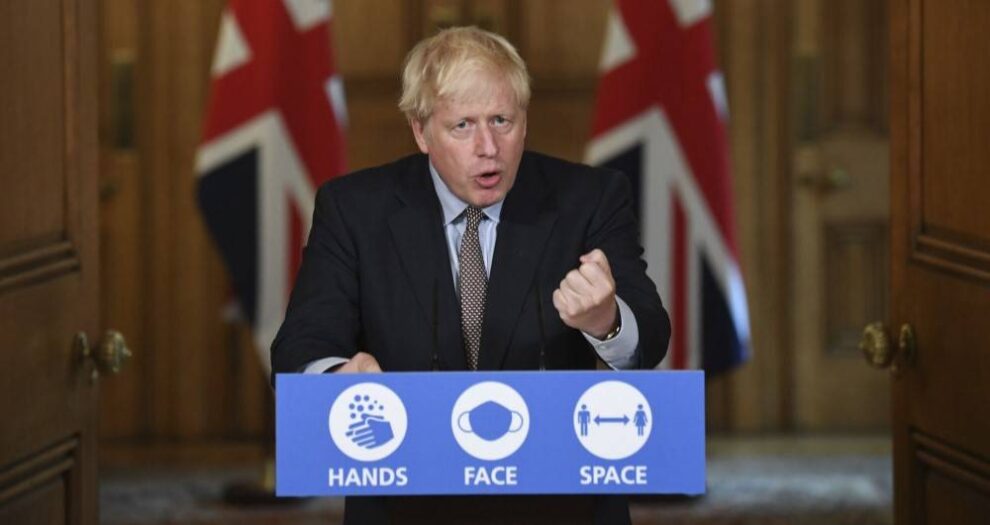 Boris Johnson sostendrá una reunión de emergencia por el tema covid-19