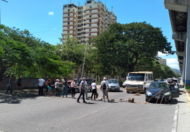 Vecinos de Nueva Casarapa en Guarenas denuncian fallas en los servicios públicos