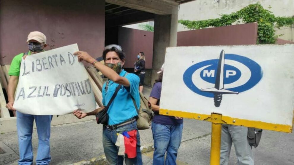 Activistas de la ONG Azul Positivo continuarán privados de libertad