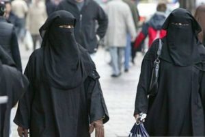 Uso del burka islámico ha sido prohibido en Suiza