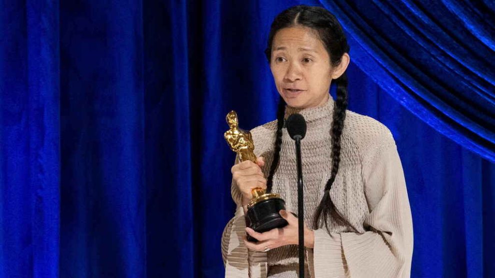 Nomadland de la cineasta Chloé Zhao arrasó en los premios de la academia Óscar