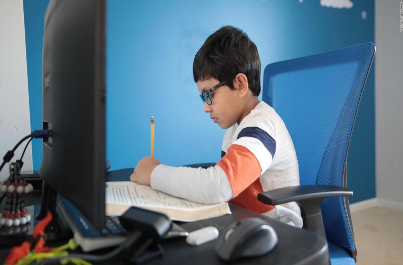 Enrique Romero - Fundación MIPV - Tu niño todavía recibe clases online ¡Sigue estos tips para incentivarlo a hacer tareas! - FOTO