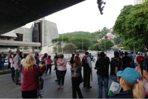 ¿Qué ocurrió con las 500 personas citas para vacunarse en el Hotel Alba Caracas?