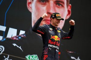 ¡Zarpazo de Red Bull! Verstappen madrugó a los Mercedes en Francia - FOTO