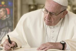 Papa Francisco muestra preocupación ante el conflicto entre Ucrania y Rusia