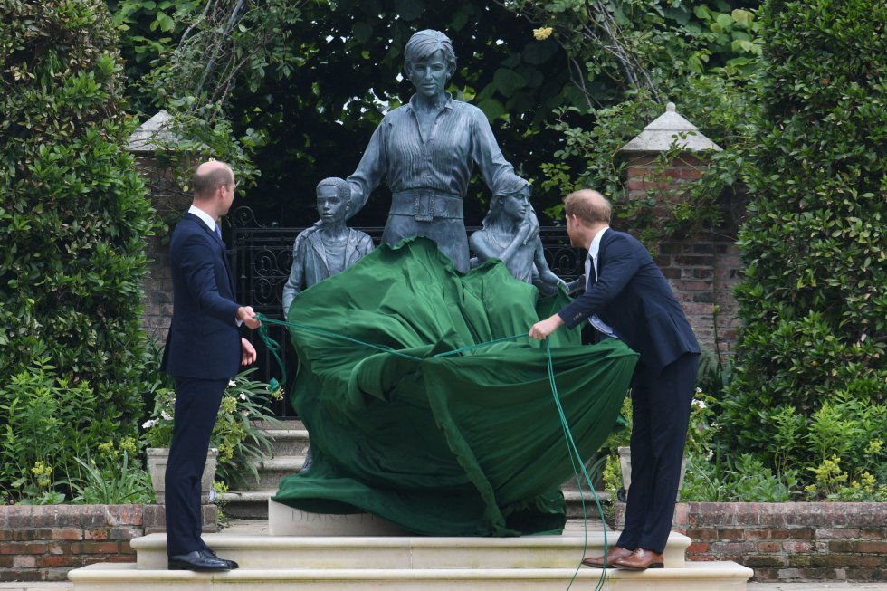 Estatua en honor a la princesa Diana.