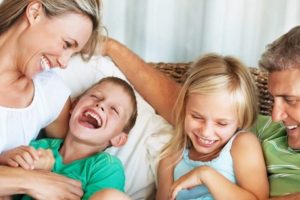 Terapia de risa en familia