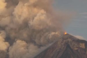 Guatemala en alerta por la actividad eruptiva del volcán de Fuego