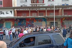 ¿Por qué se registró una protesta frente al Hotel Alba Caracas?