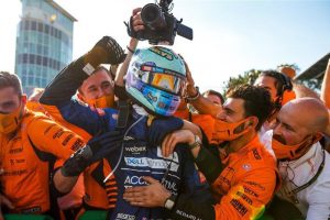 F1 ¡Sorpresa en Monza! Daniel Ricciardo gana, Hamilton y Verstappen vuelven a chocar - FOTO