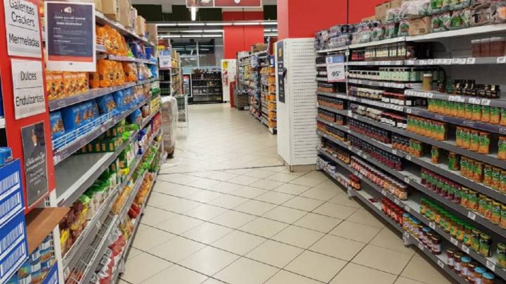 Obligan a supermercados a retrotraer los precios de 580 productos en Argentina