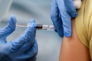 Vacunación de refuerzo contra el covid-19 iniciará en enero, conozca los detalles
