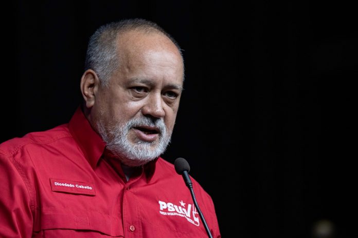 Diosdado Cabello mostró un afiche de “se busca” con las fotos de dirigentes opositores